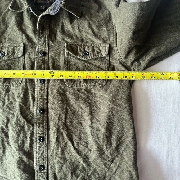 Green Casual Button Down Shirt with Collared Neckline - Picture 5 of 7